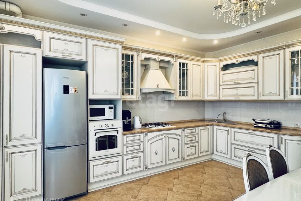 Продаётся 3-комнатная квартира, 124.7 м²