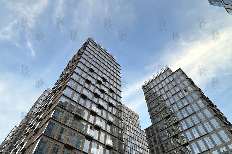 Продаётся 4-комнатная квартира, 140.2 м²