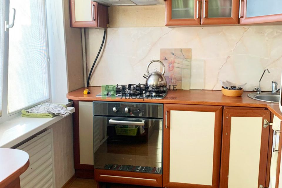 Продаётся 4-комнатная квартира, 58.4 м²