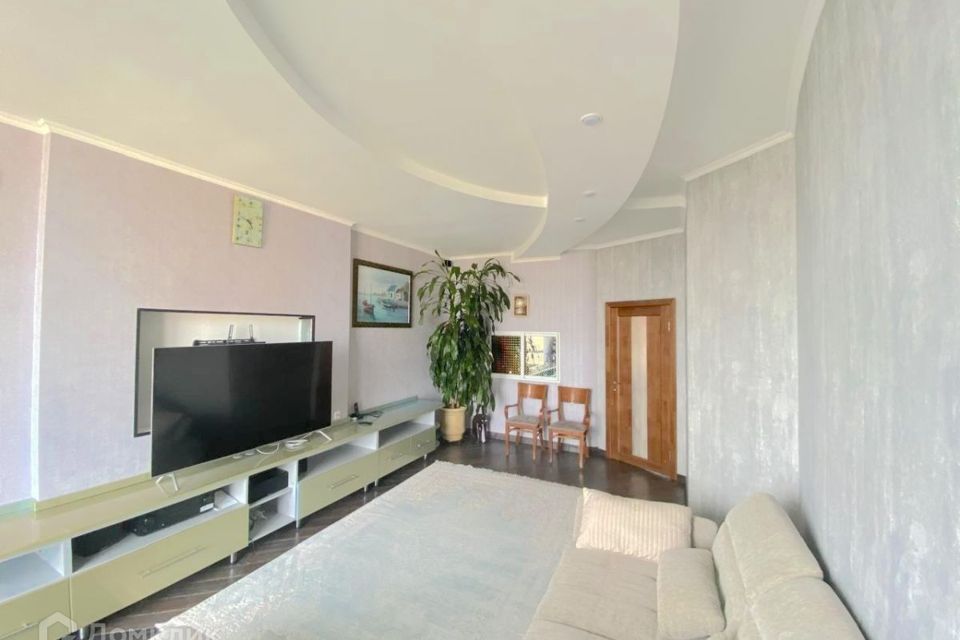 Продаётся 2-комнатная квартира, 102 м²