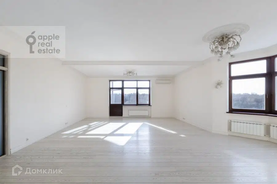 Продаётся 4-комнатная квартира, 207 м²