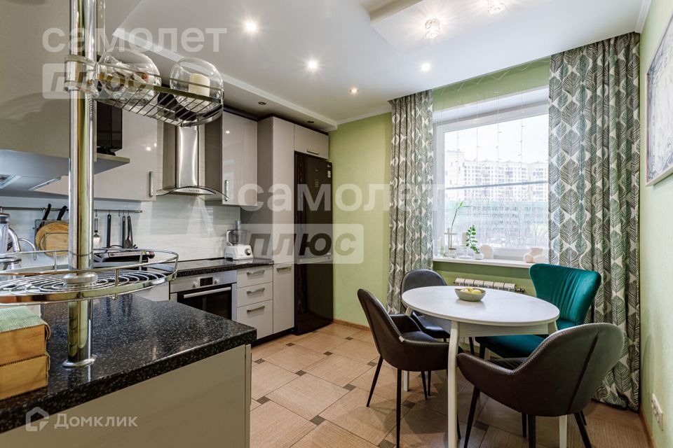 Продаётся 3-комнатная квартира, 100.4 м²