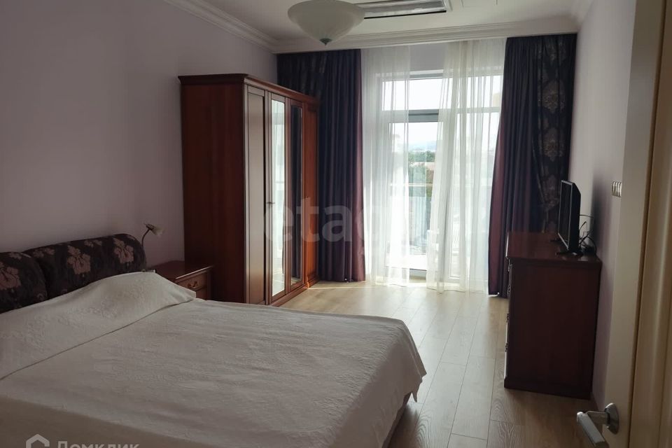 Продаётся 2-комнатная квартира, 103.6 м²