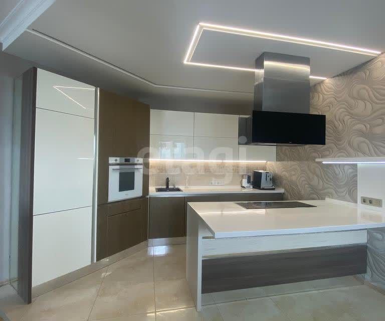 Продаётся 4-комнатная квартира, 138.1 м²
