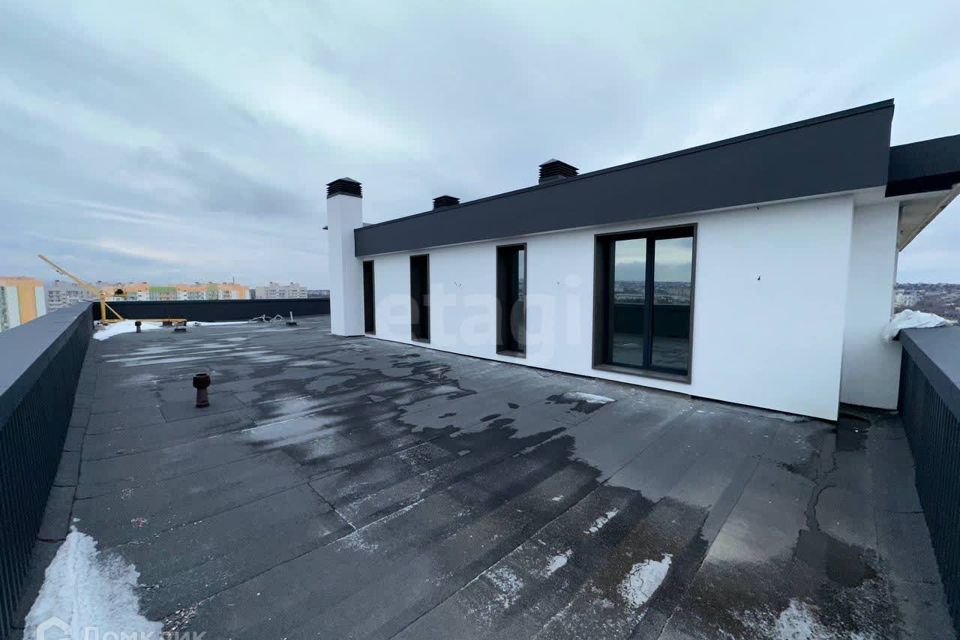 Продаётся 4-комнатная квартира, 165 м²