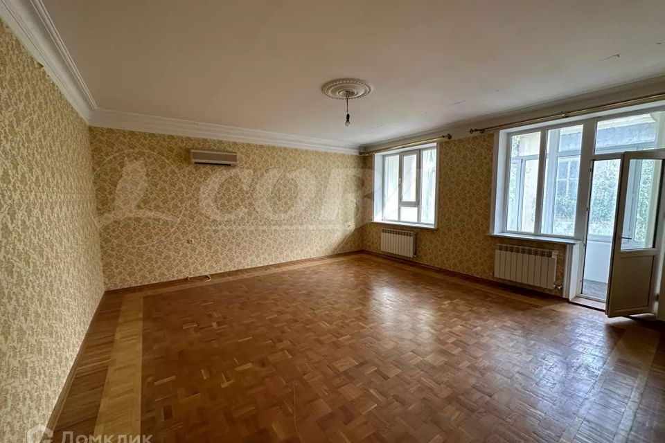 Продаётся 4-комнатная квартира, 155 м²