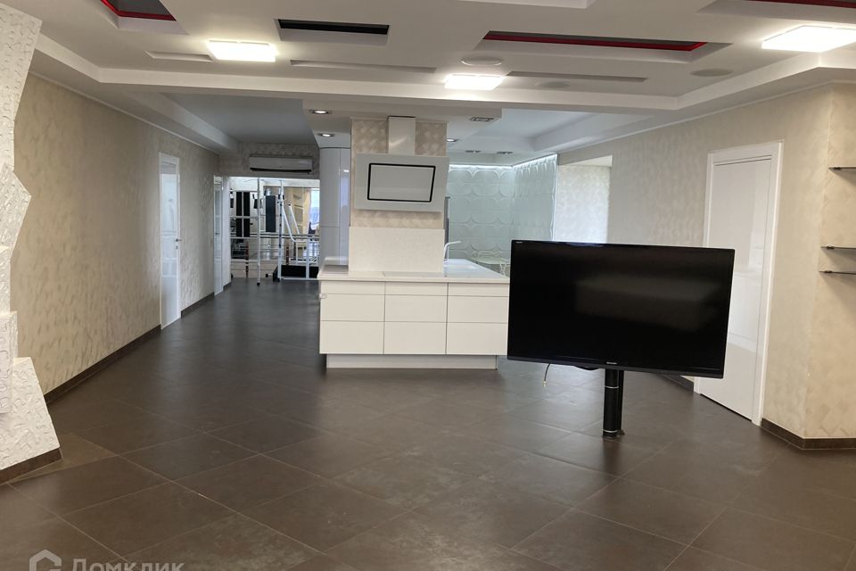 Продаётся 3-комнатная квартира, 156.6 м²