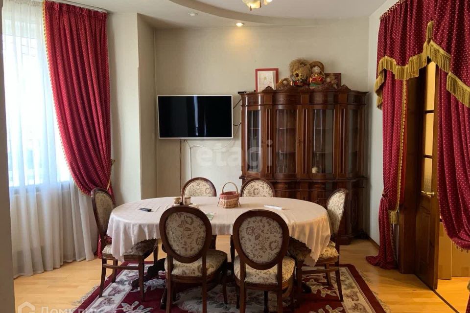 Продаётся 6-комнатная квартира, 218.7 м²