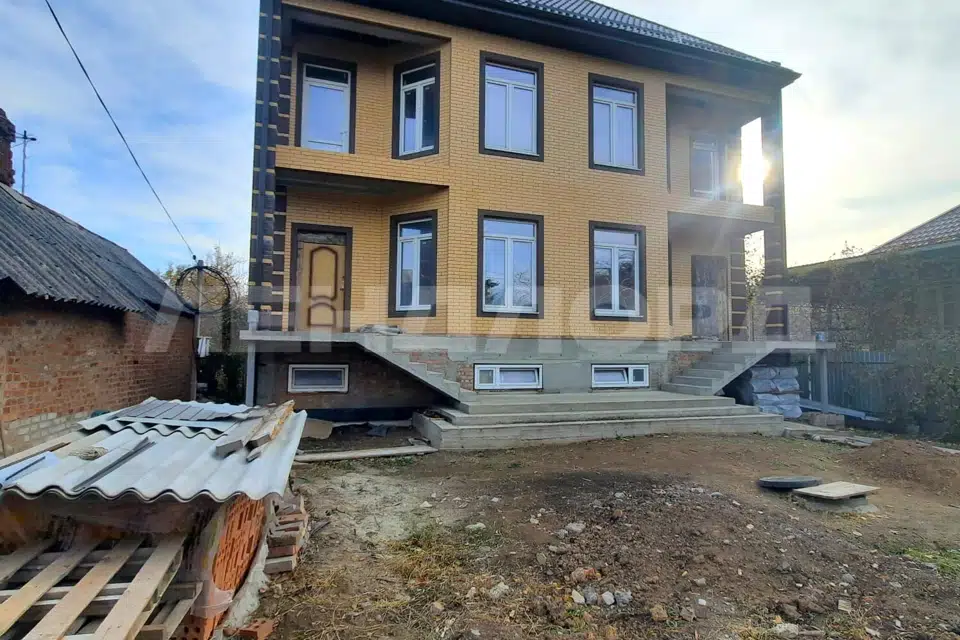 Продаётся 3-этажный дом, 468 м²