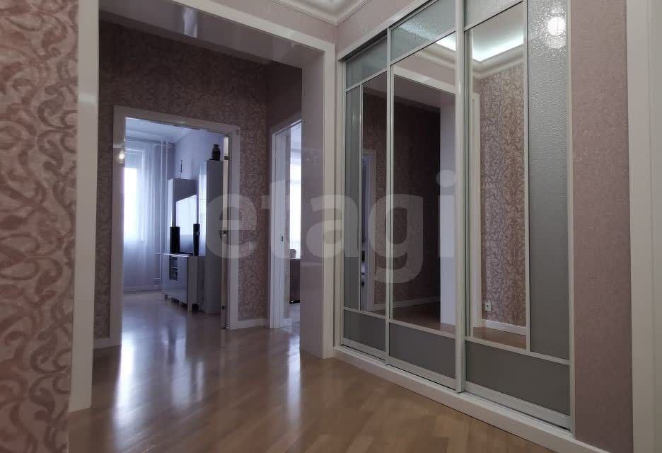 Продаётся 4-комнатная квартира, 125 м²