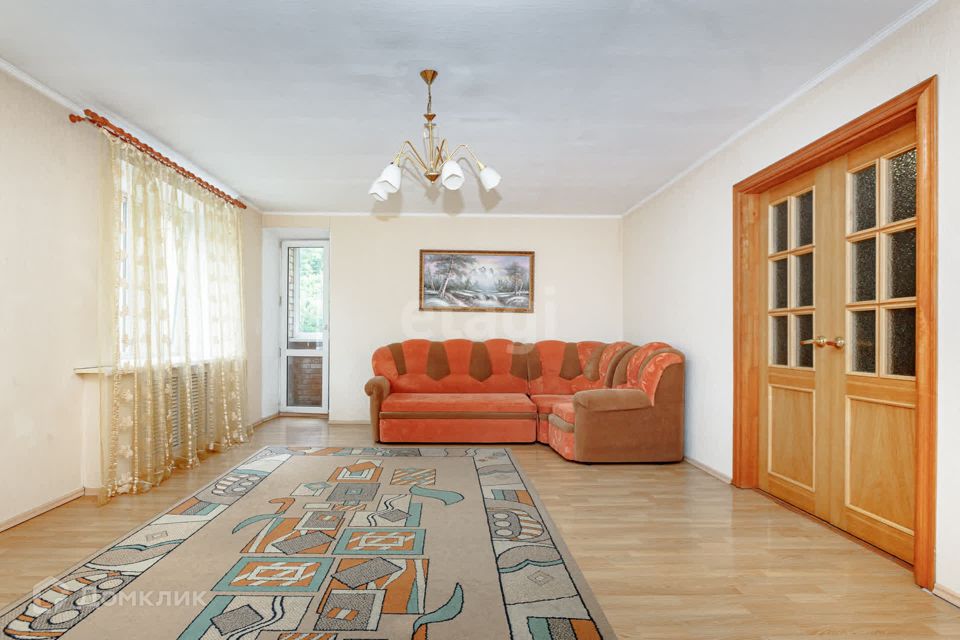 Продаётся 3-комнатная квартира, 108 м²