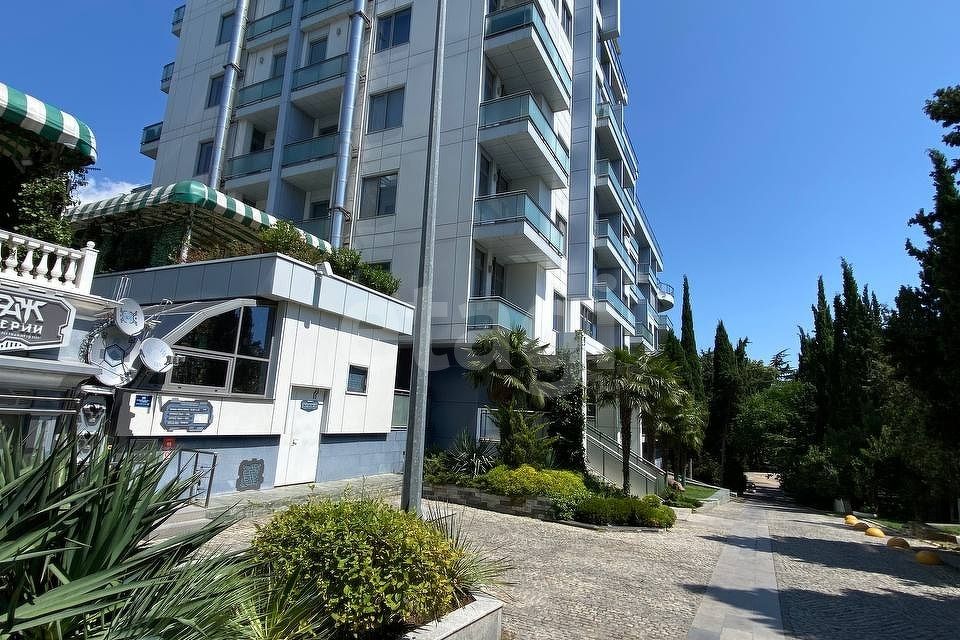Продаётся 3-комнатная квартира, 126 м²