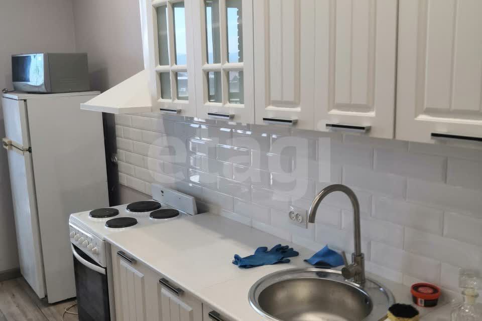 Продаётся 1-комнатная квартира, 42 м²