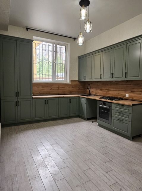 Продаётся 2-комнатная квартира, 65 м²