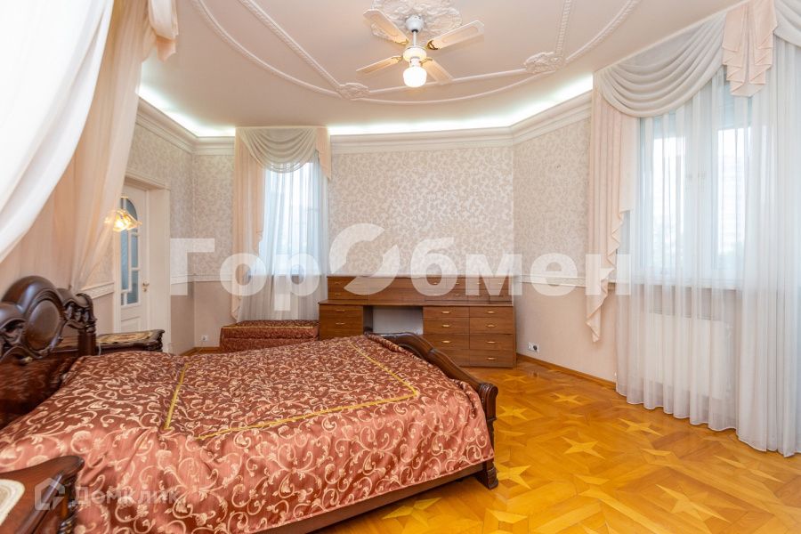 Продаётся 3-комнатная квартира, 130 м²