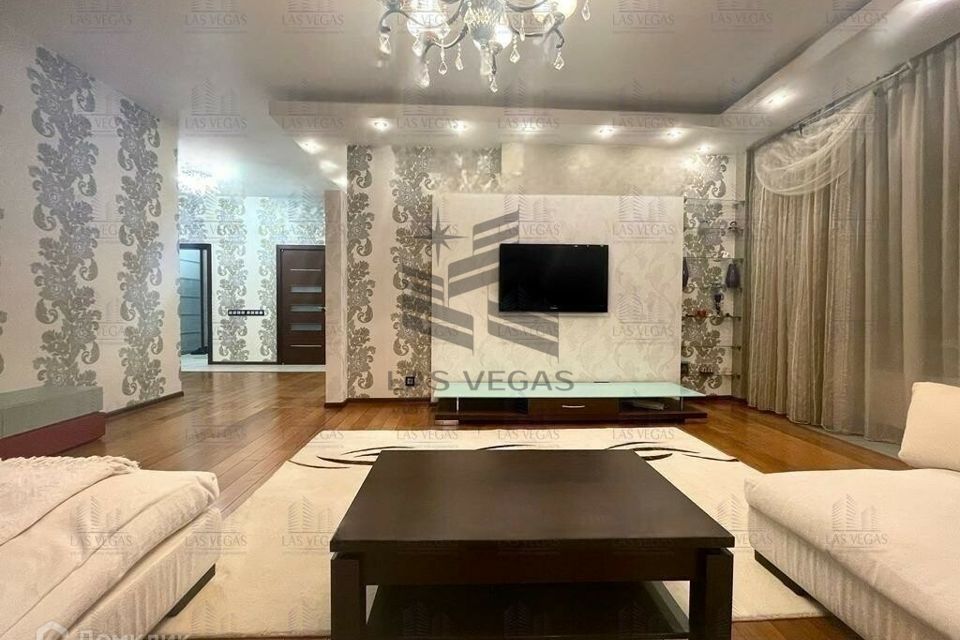 Сдаётся 2-комнатная квартира, 112 м²