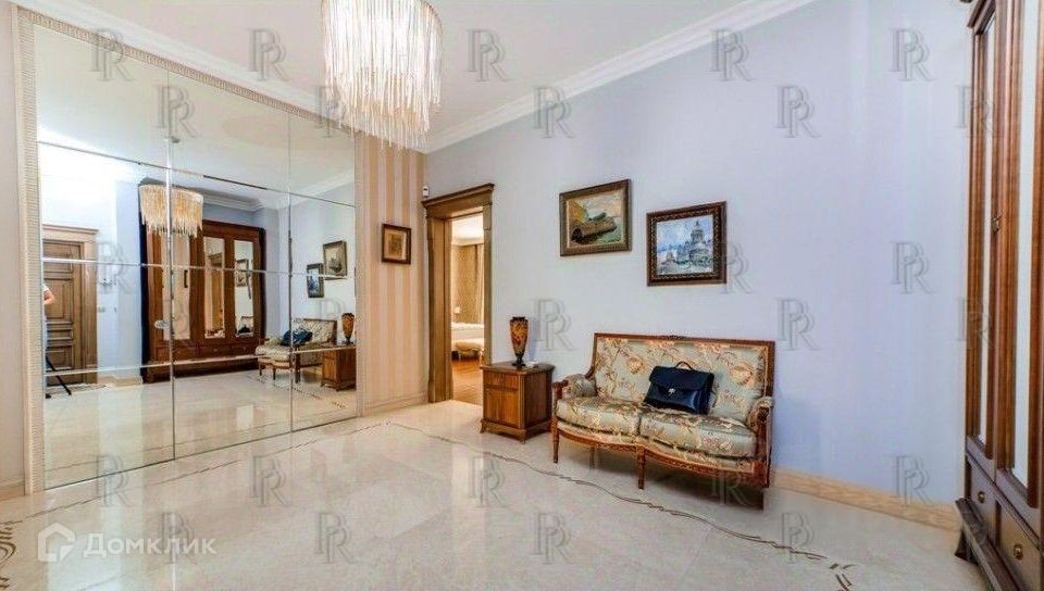Продаётся 3-комнатная квартира, 130 м²