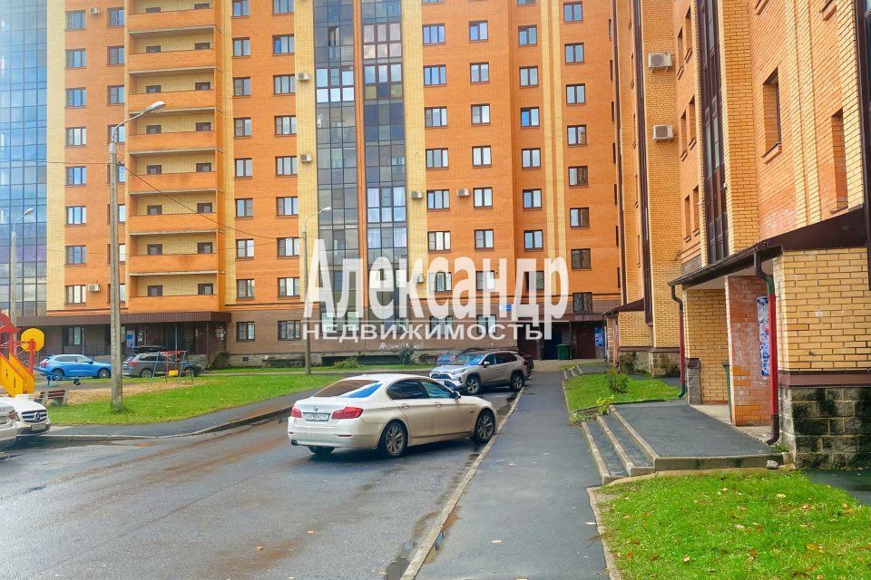 Продаётся 4-комнатная квартира, 137.7 м²