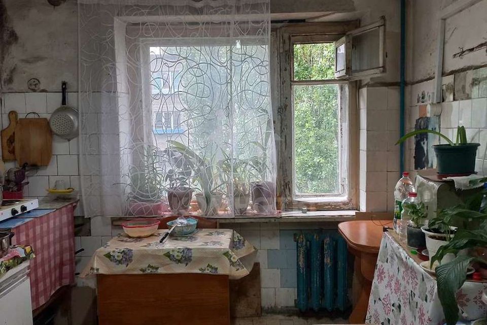 Продаётся комната в 8-комн. квартире, 12.3 м²