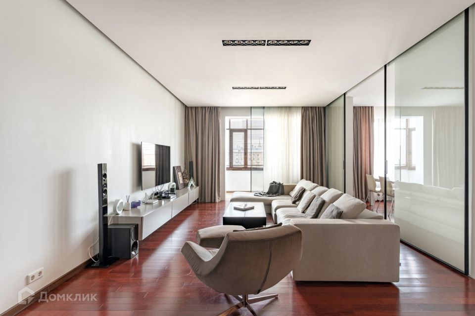 Продаётся 4-комнатная квартира, 136.7 м²