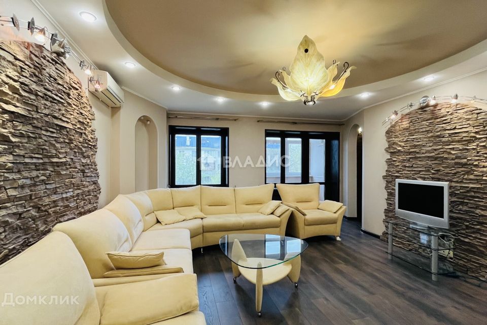 Продаётся 4-комнатная квартира, 169.3 м²