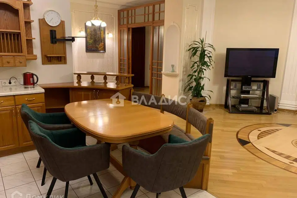 Продаётся 4-комнатная квартира, 130.01 м²