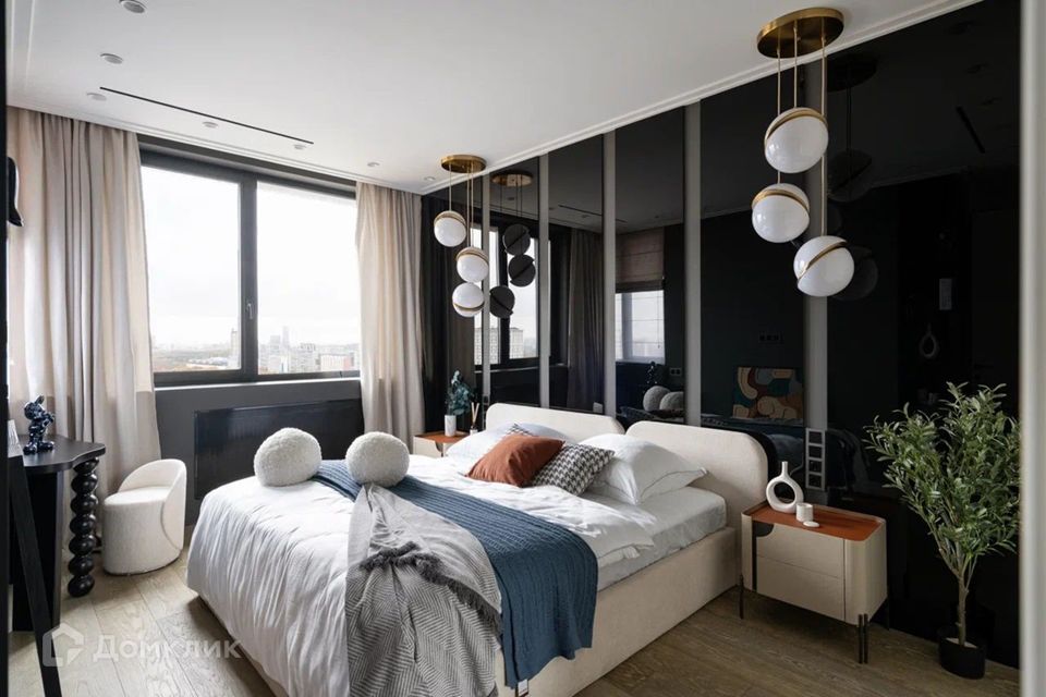 Продаётся 4-комнатная квартира, 100 м²
