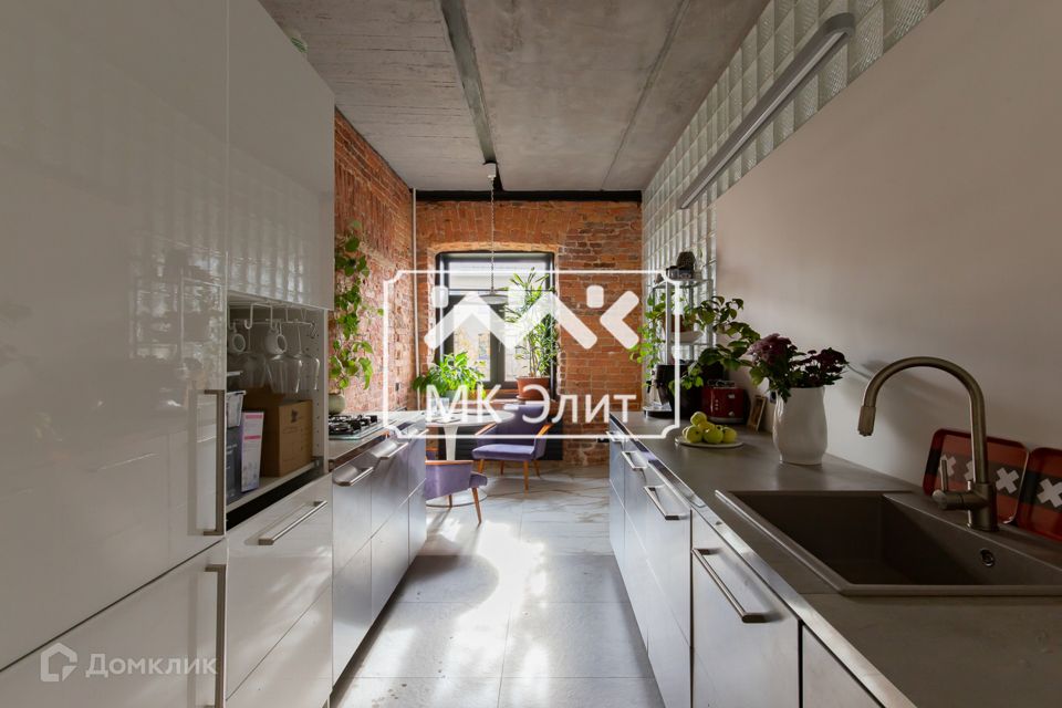 Продаётся 3-комнатная квартира, 123.2 м²
