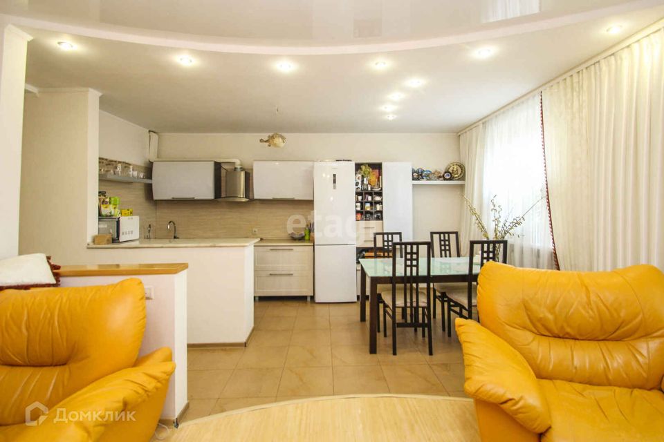 Продаётся 2-комнатная квартира, 93 м²