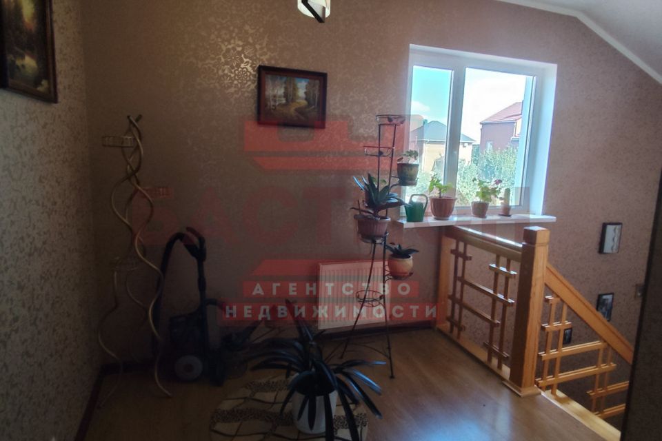 Продаётся 3-этажный дом, 300 м²