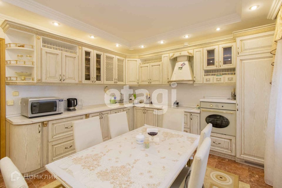 Продаётся 5-комнатная квартира, 186 м²