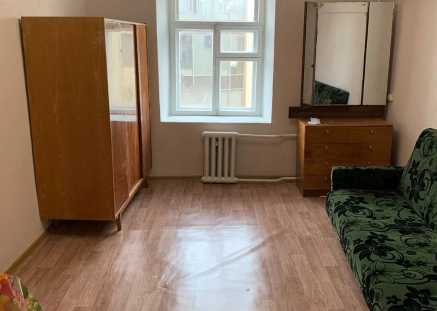 Продаётся комната в 8-комн. квартире, 14.3 м²