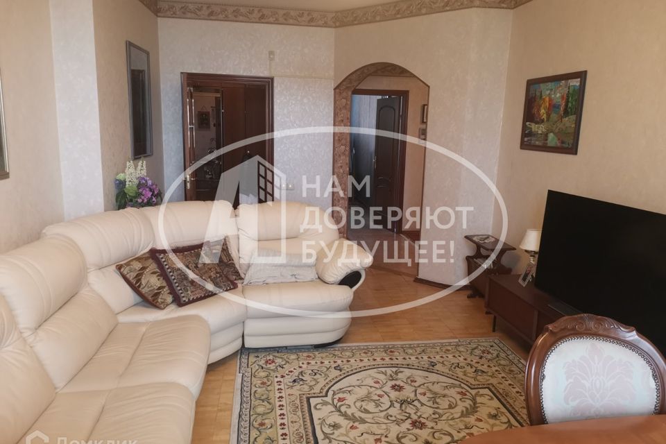 Продаётся 4-комнатная квартира, 121.8 м²