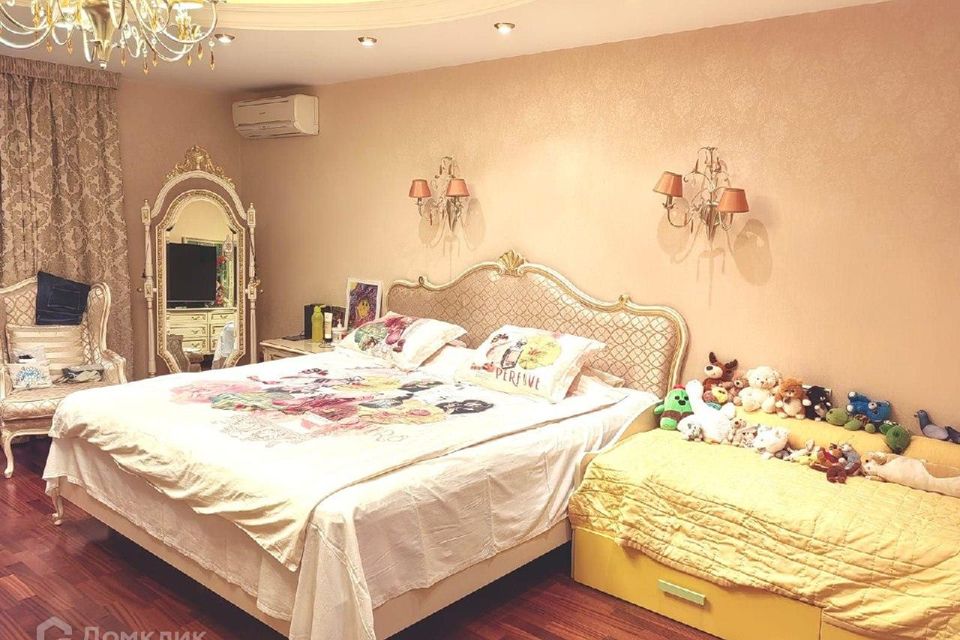 Продаётся 3-комнатная квартира, 146 м²