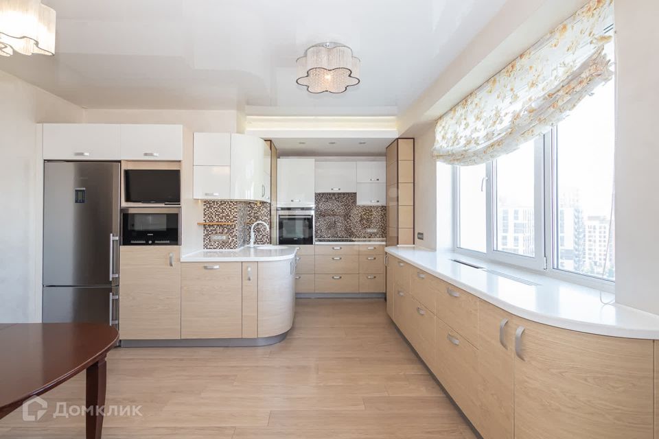 Продаётся 3-комнатная квартира, 134.6 м²