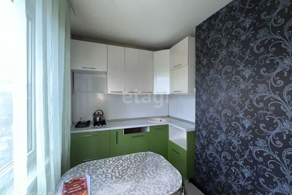 Продаётся 4-комнатная квартира, 67.9 м²