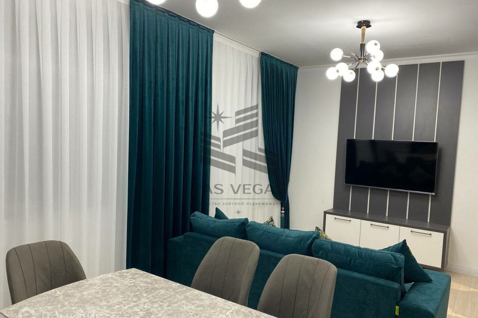 Сдаётся 2-комнатная квартира, 72 м²