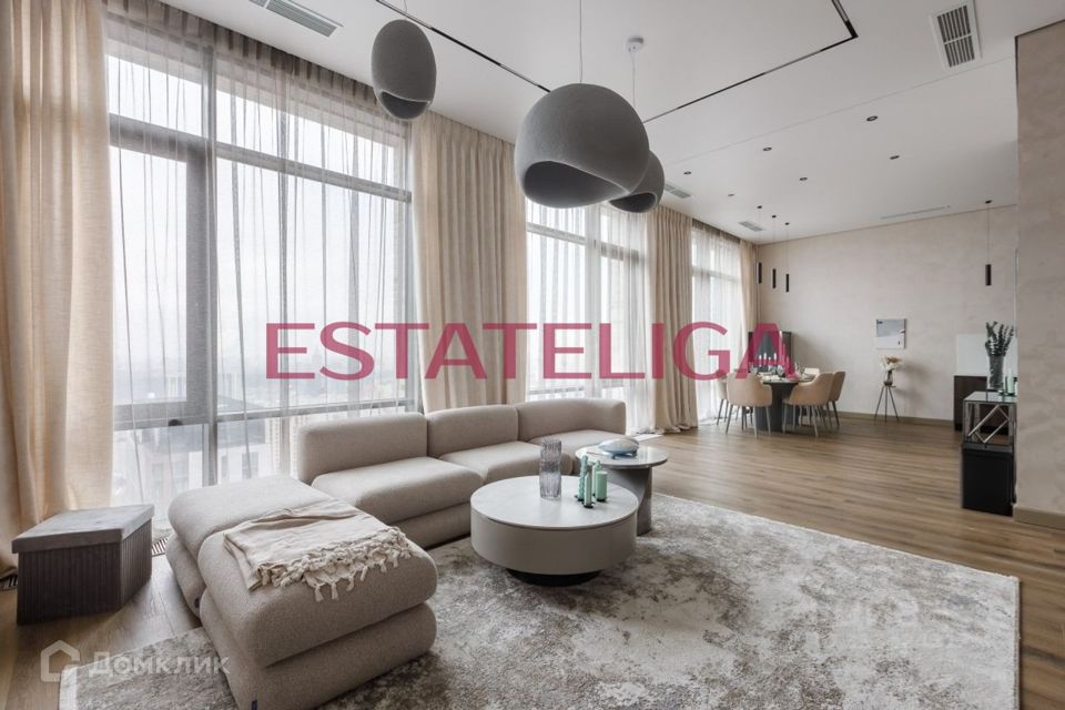 Продаётся 4-комнатная квартира, 146 м²