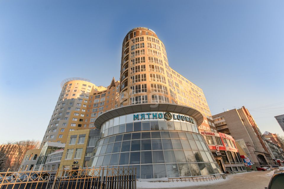 Продаётся 4-комнатная квартира, 167.4 м²