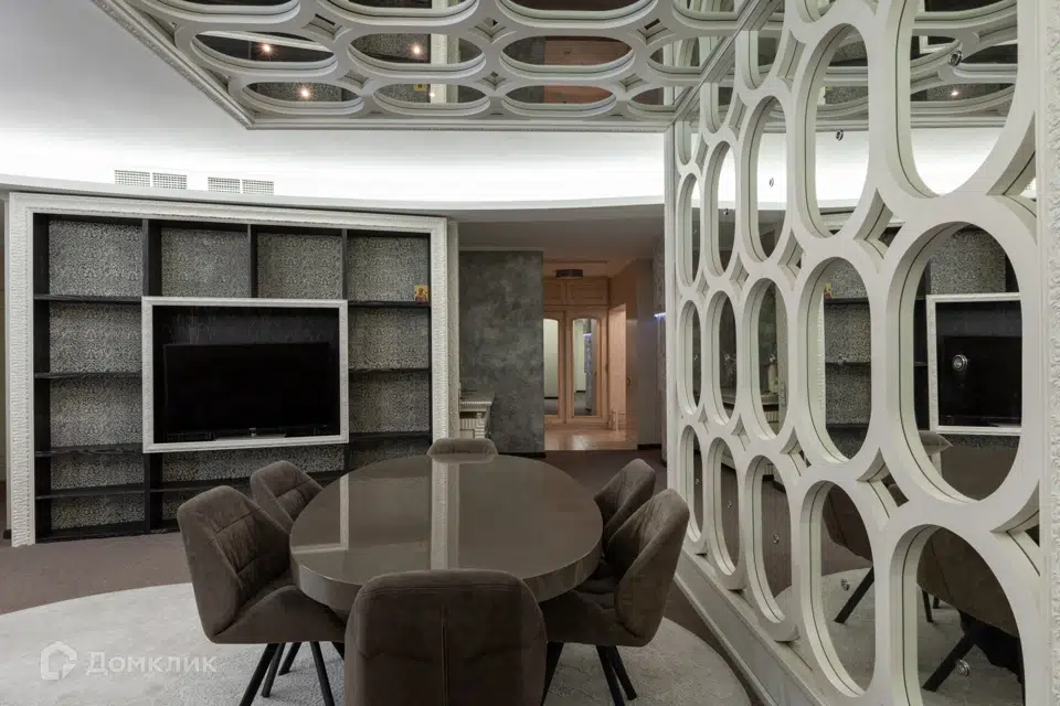 Продаётся 5-комнатная квартира, 222.3 м²