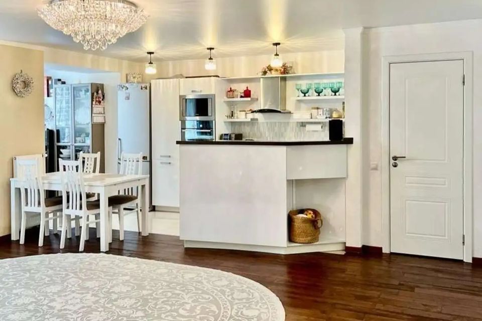 Продаётся 3-комнатная квартира, 83 м²