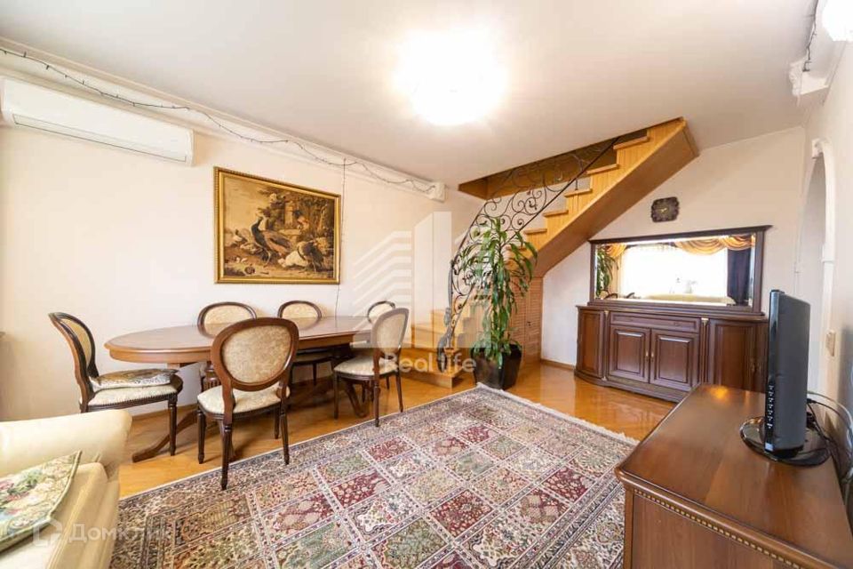 Продаётся 4-комнатная квартира, 90.8 м²