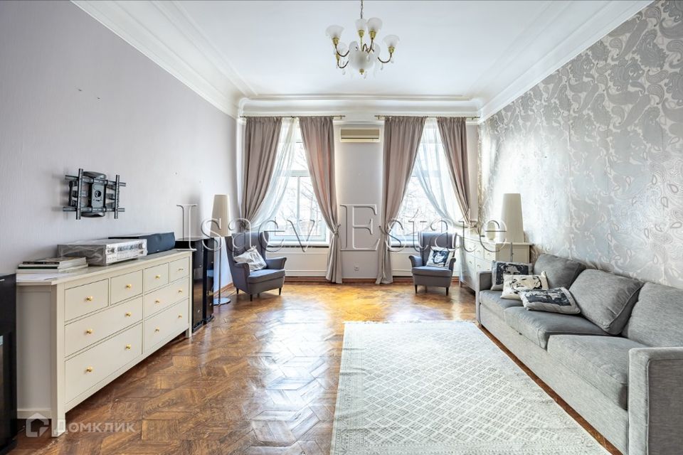 Продаётся 3-комнатная квартира, 105 м²