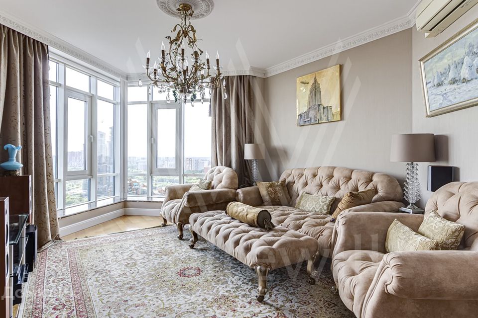 Продаётся 4-комнатная квартира, 145 м²