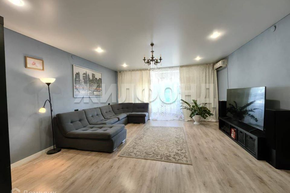 Продаётся 4-комнатная квартира, 126.8 м²