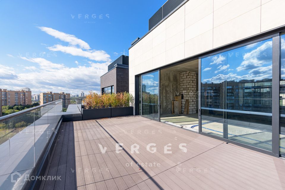 Продаётся 10-комнатная квартира, 440 м²