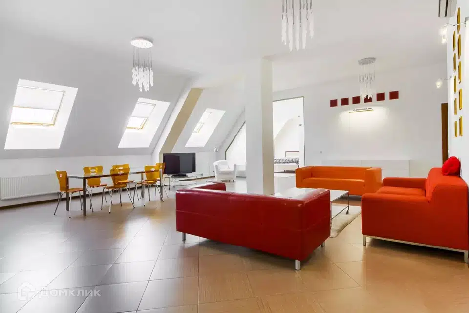 Продаётся 5-комнатная квартира, 223 м²