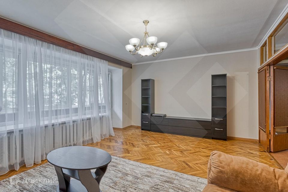 Сдаётся 4-комнатная квартира, 97 м²