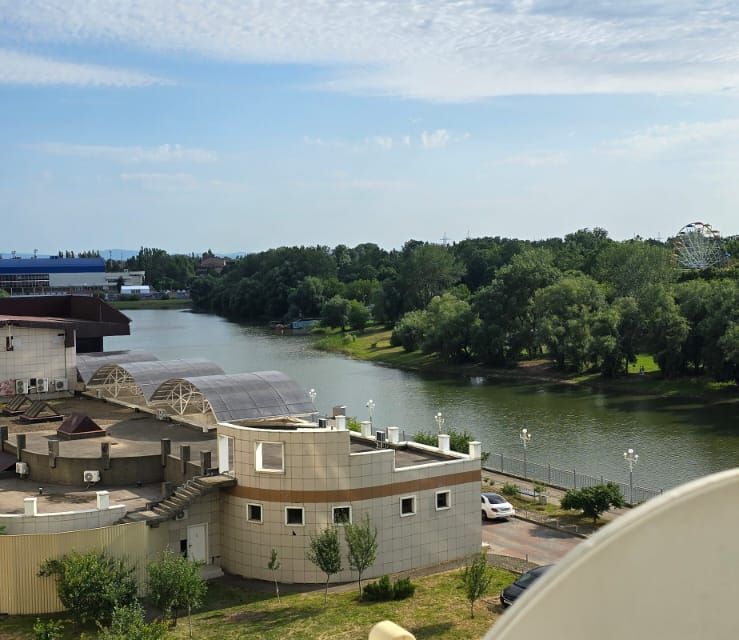 Продаётся 2-комнатная квартира, 75.2 м²