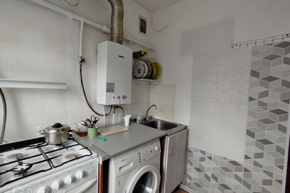 Продаётся 4-комнатная квартира, 61.3 м²